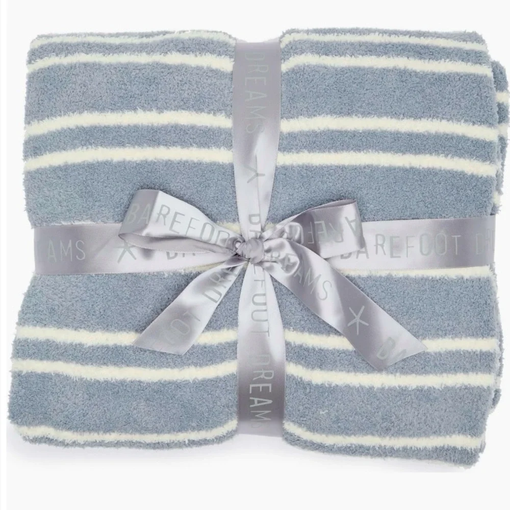 NWT Barefoot Dreams CozyChic double striped throw in moonbeam/cream- 45” x 60”